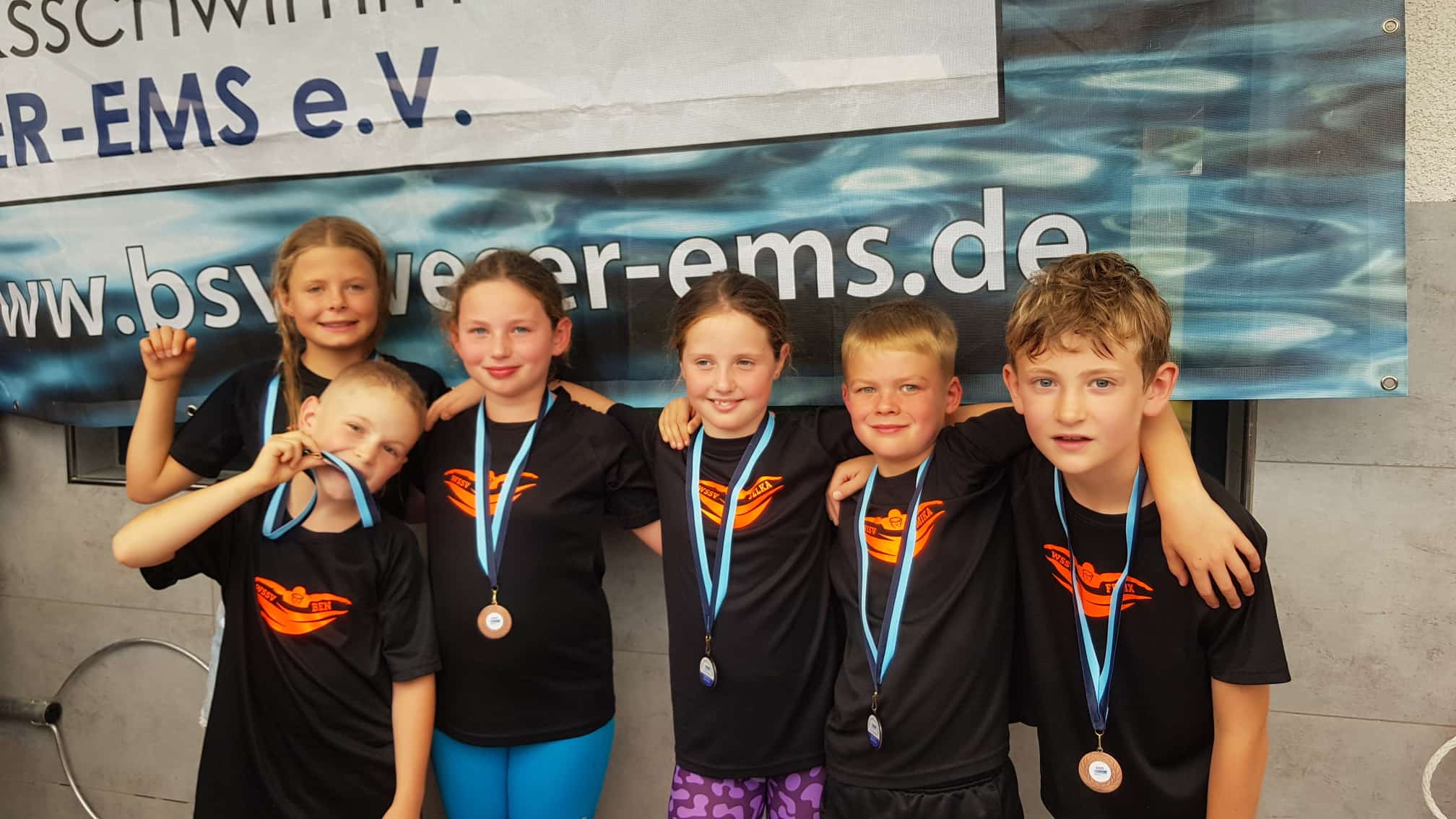 Foto, von links: Hanna Elisabeth Ingber, Ben Schomberg, Lina Sophie Höke, Jelka Müller, Mika Schröter und Felix Hutter. Fotografin: Garnet Thomßen.