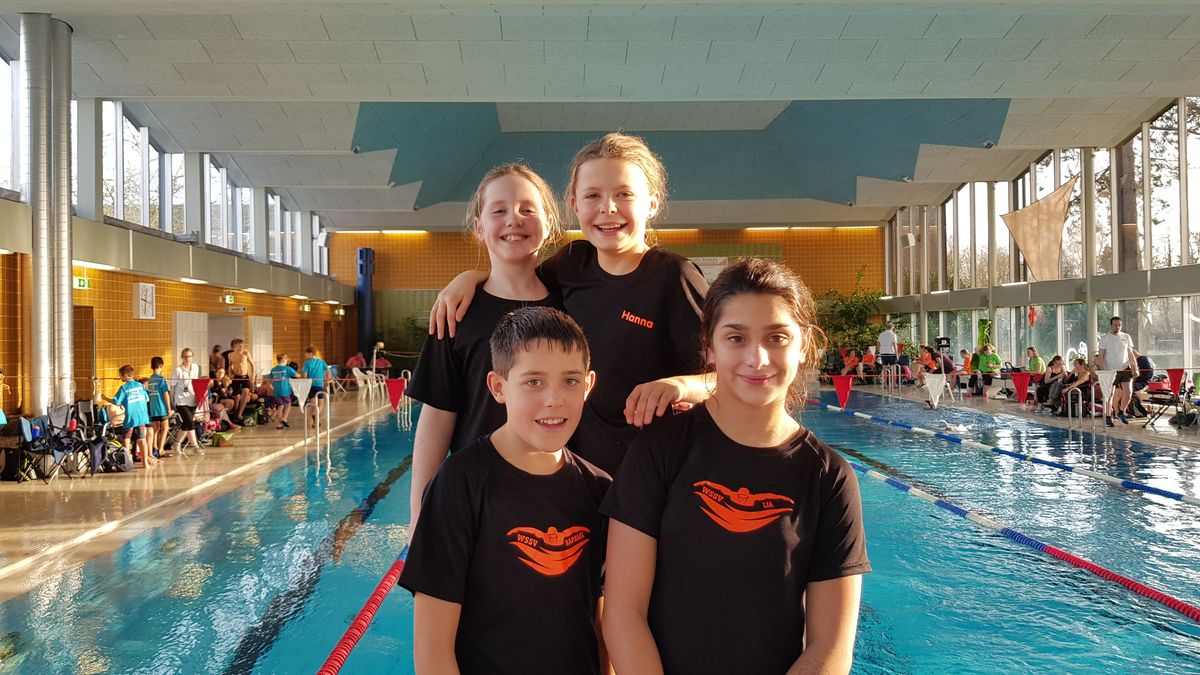 Foto, hinten von links: Jelka Müller und Hanna Elisabeth Ingber. Vorne von links: Rapahel Becker und Lia Schütz. Fotografin: Garnet Thomßen.