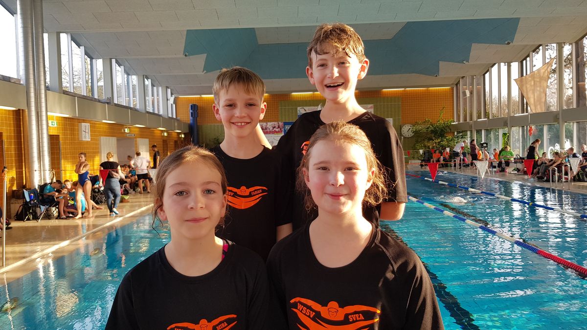 Foto, hinten von links: Fabian Hoffmann und Felix Hutter. Vorne von links: Mira Weigel und Svea Fischer. Fotografin: Garnet Thomßen.