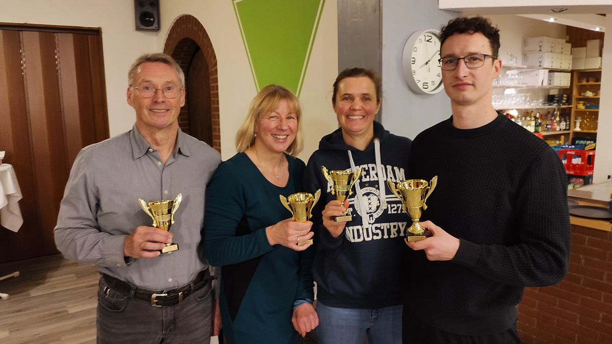 Foto, von links: Uwe Rossmeisl, Sabine Rossmeisl, Cornelia Ennen und Tobias Volk. Fotograf: Olaf Amelsberg.